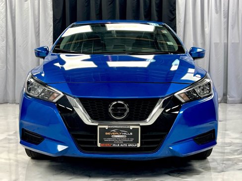 Used 2021 Nissan Versa SV image 2