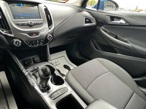 Used 2017 Chevrolet Cruze LT image 18