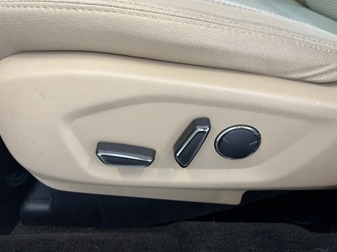 Used 2017 Ford Explorer XLT image 25