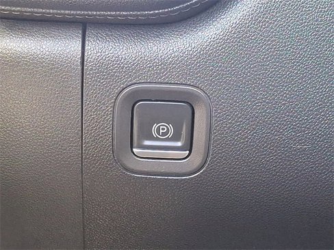 Used 2021 Chevrolet Silverado 1500 LT image 25