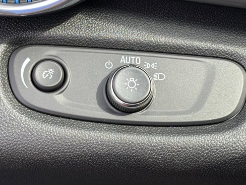 New 2025 Chevrolet Trax LT w/ Sunroof Package image 37