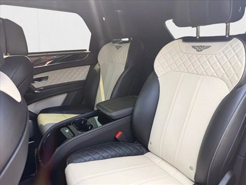 Used 2018 Bentley Bentayga image 13