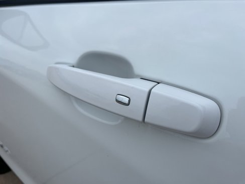 Used 2018 Chevrolet Equinox LS image 59