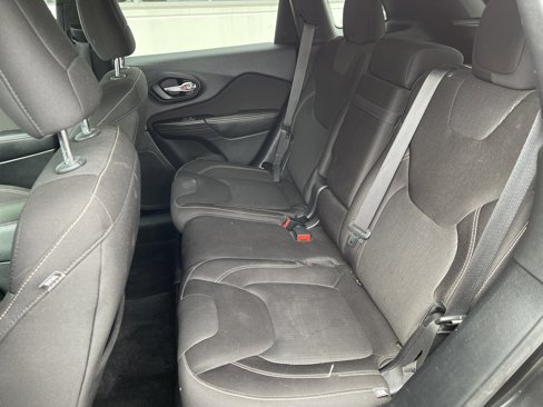 Used 2015 Jeep Cherokee Latitude w/ Comfort/Convenience Group image 38