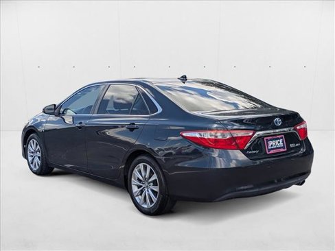 Used 2017 Toyota Camry XLE image 7