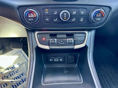 Used 2022 GMC Terrain Denali image 22