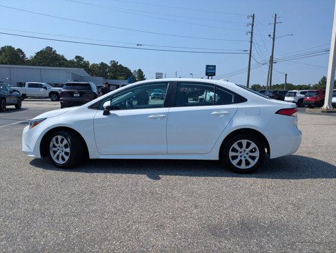 Used 2024 Toyota Corolla LE image 2