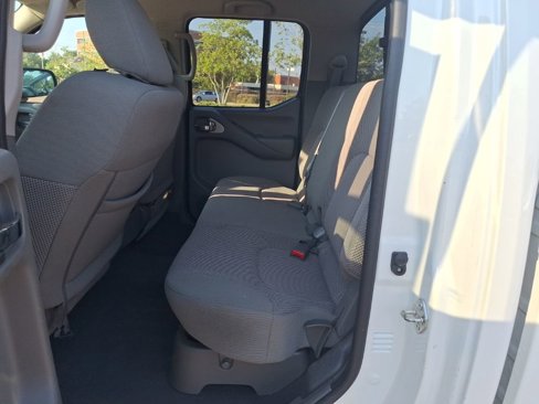 Used 2020 Nissan Frontier SV image 15