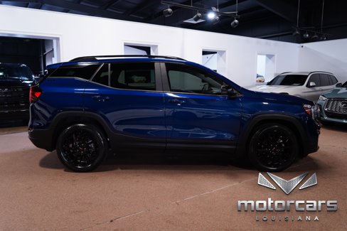 Used 2023 GMC Terrain SLE w/ Driver Convenience Package image 8
