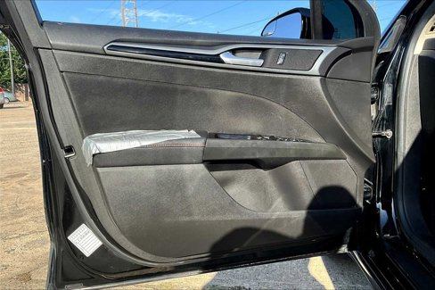 Used 2016 Ford Fusion SE w/ Equipment Group 201A image 18
