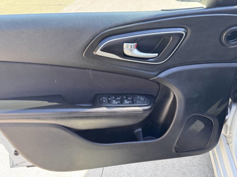 Used 2015 Chrysler 200 Limited w/ Convenience Group image 9