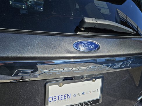 Used 2020 Ford Explorer XLT image 12