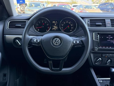 Used 2016 Volkswagen Jetta SE image 14