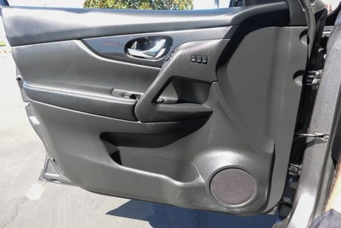 Used 2019 Nissan Rogue SL w/ Premium Package image 24