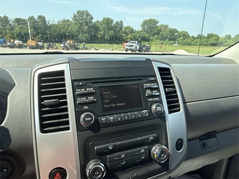 Used 2014 Nissan Frontier SV image 23