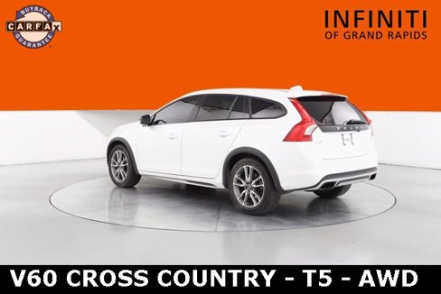 Used 2016 Volvo V60 T5 Cross Country w/ Climate Package image 5