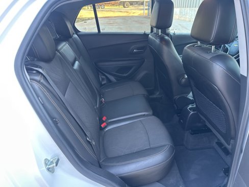 Used 2020 Chevrolet Trax LT w/ Redline Edition image 9
