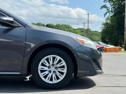 Used 2012 Toyota Camry L image 8