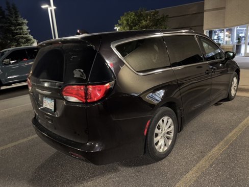 Used 2017 Chrysler Pacifica Touring w/ Tire & Wheel Group image 3