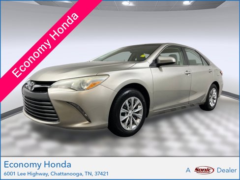 Used 2015 Toyota Camry LE image 1