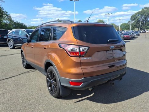 Used 2017 Ford Escape SE w/ Equipment Group 201A image 3