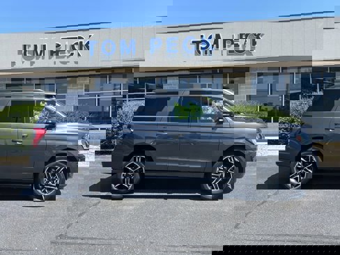 Used 2021 Ford Expedition Limited image 4