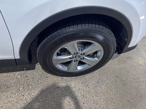 Used 2015 Toyota RAV4 XLE image 10