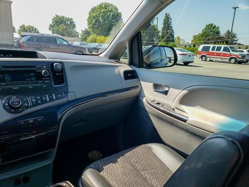Used 2014 Toyota Sienna SE image 23