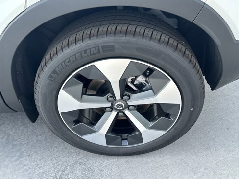 New 2025 Volvo XC40 B5 Core w/ Protection Package Premier image 10