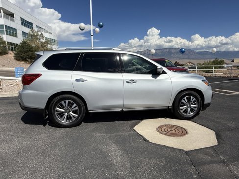 Used 2019 Nissan Pathfinder SL image 4