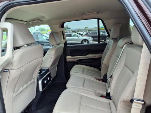 Used 2024 Ford Expedition XLT image 9