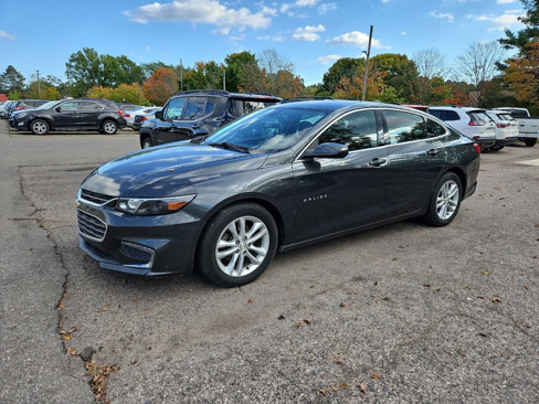 Used 2018 Chevrolet Malibu LT image 2