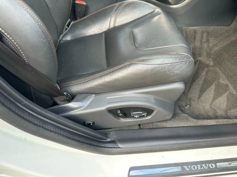 Used 2016 Volvo V60 T5 Cross Country image 34