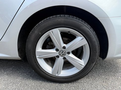 Used 2013 Volkswagen Passat TDI SE image 11