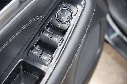 Used 2019 Ford Edge Titanium image 16