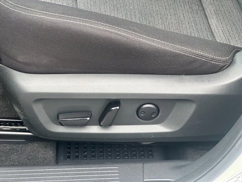Used 2023 Nissan Rogue SV image 16