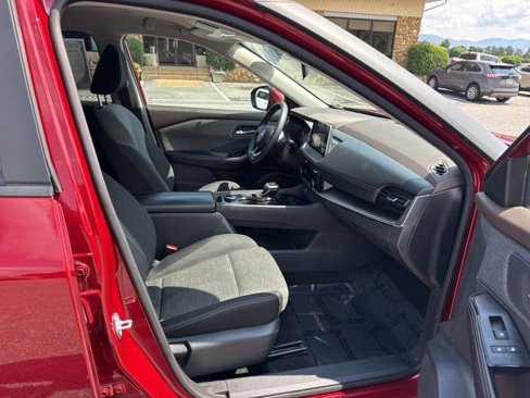 Used 2022 Nissan Rogue SV image 15