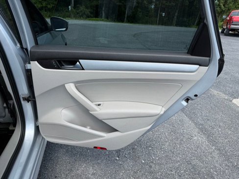 Used 2013 Volkswagen Passat TDI SE image 37