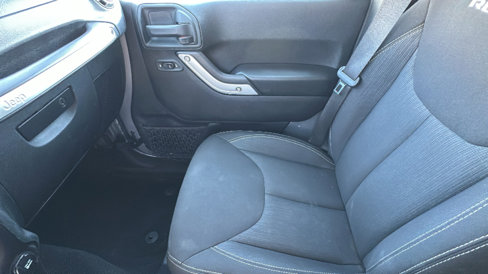 Used 2017 Jeep Wrangler Unlimited Rubicon w/ Connectivity Group image 12