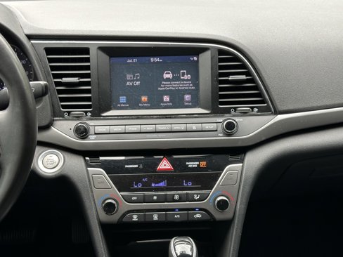 Used 2017 Hyundai Elantra Limited image 9