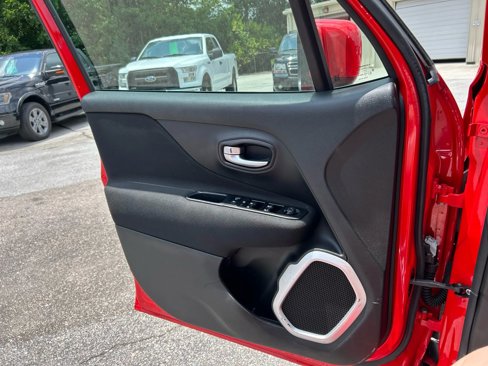 Used 2019 Jeep Renegade Latitude image 26