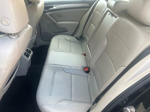 Used 2015 Volkswagen Golf TDI SEL image 21
