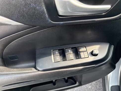 Used 2017 Toyota Highlander SE image 24