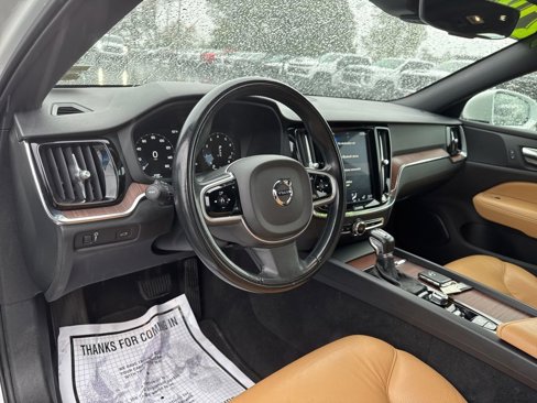 Used 2020 Volvo V60 T5 Momentum image 15