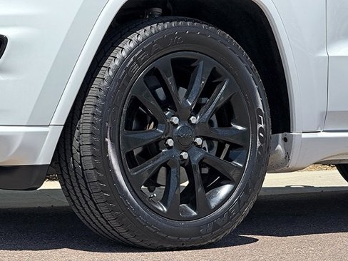 Used 2018 Jeep Grand Cherokee Altitude image 24
