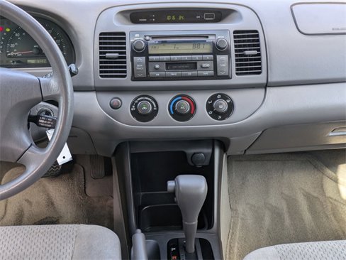 Used 2004 Toyota Camry LE image 14