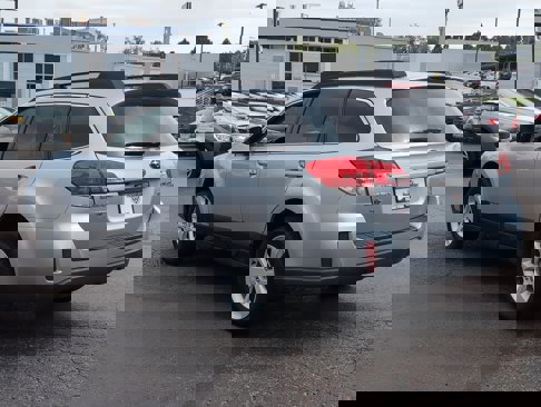 Used 2013 Subaru Outback 2.5i Premium image 5