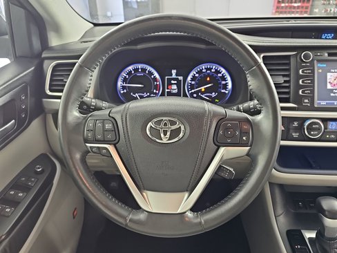 Used 2014 Toyota Highlander Limited image 15