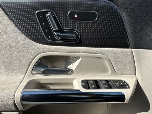Used 2022 Mercedes-Benz GLA 250 4MATIC image 16