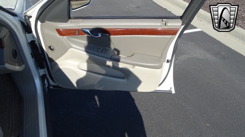 Used 2002 Cadillac De Ville w/ Comfort/Convenience Pkg image 21